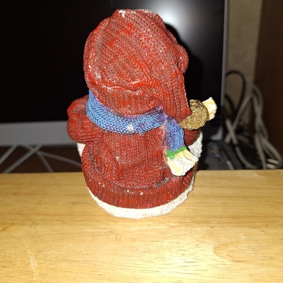 A Badcock Snowman stocking holder. 3"x4" base and 4.5" tall. Pre-loved - Picture 4 of 7